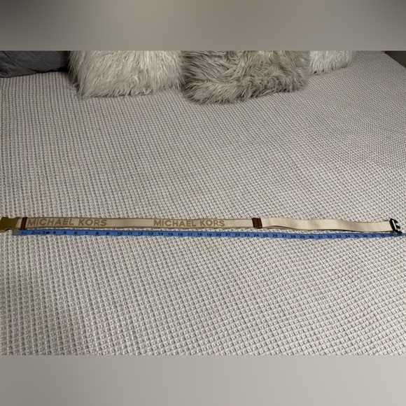 Michael Kors Jet Set Small Pebbled Leather Belt Bag - Picture 14 of 15